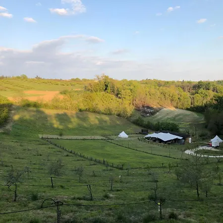 Gites Meubles Des Garrigues 营地
